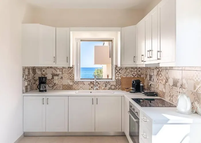 Olea House 80m From The Sea Kipariszía